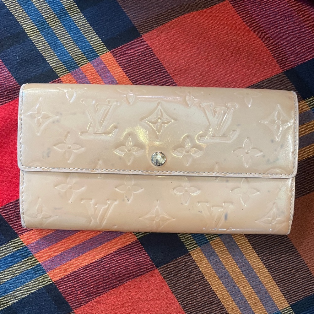 Louis Vuitton Patent Vernis Sarah Long Wallet with Monogram- *has marks - Picture 2 of 13